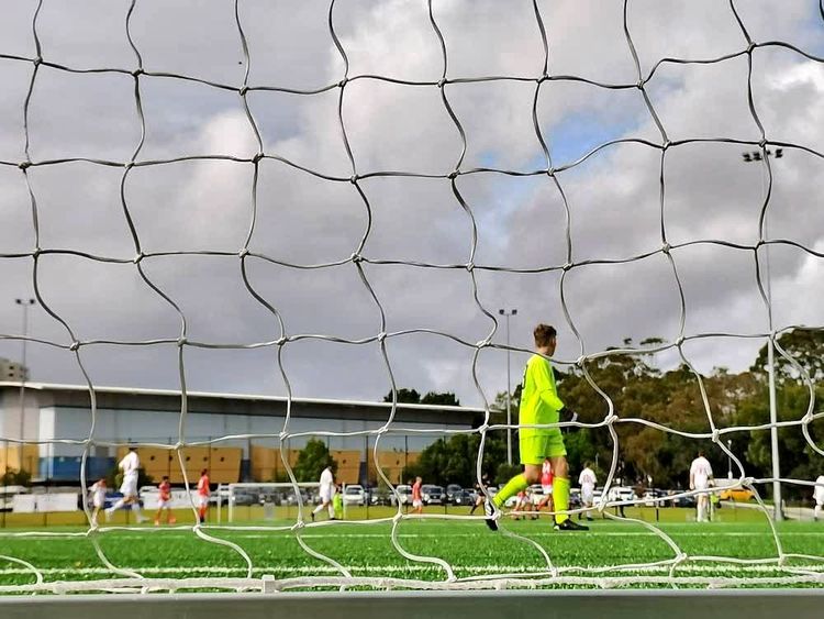 在悉尼PenshurstPark彭斯赫斯特公园球场，看一场社区少年足球赛