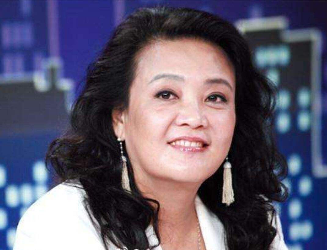 张兰上台演讲说一无所有,张兰经历过失败以后现在的身价