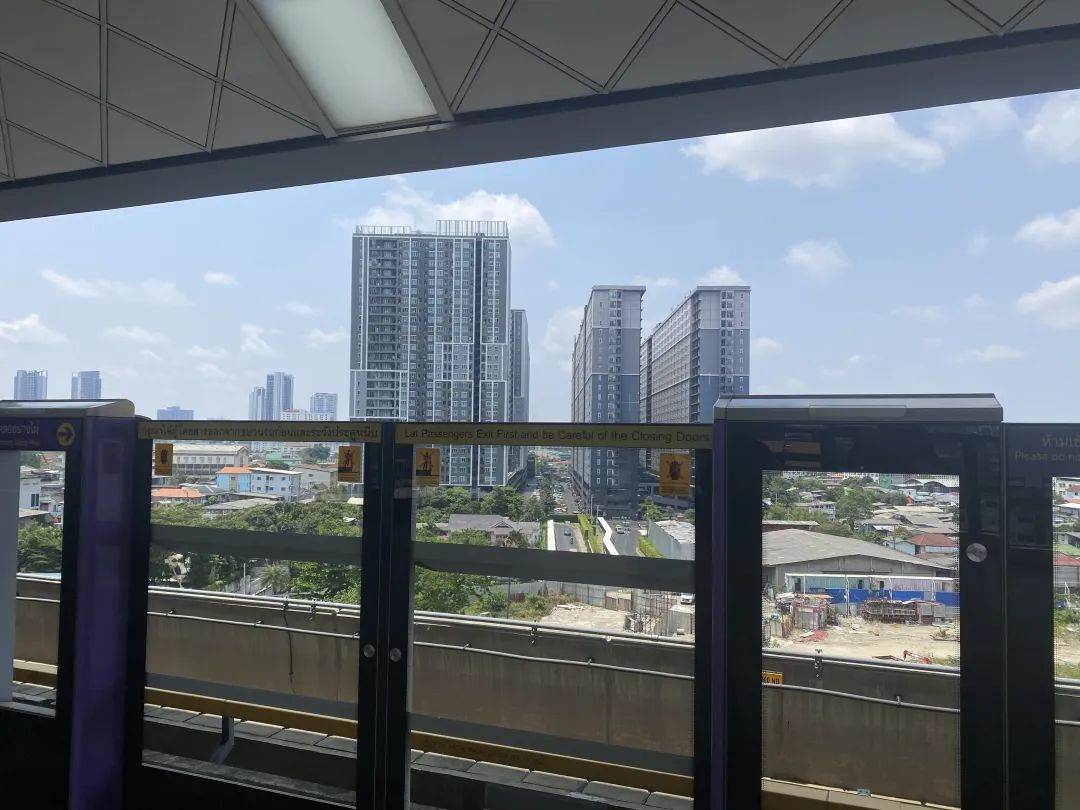 收到“噶腰子”新闻的时候，我正和老婆在泰国