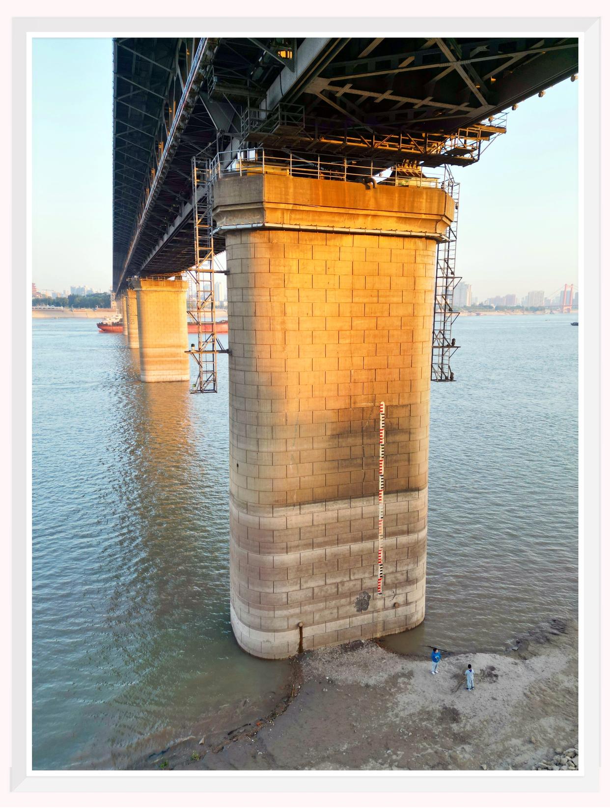 武汉长江大桥遭撞击多少次,武汉长江大桥被撞击最严重的一次