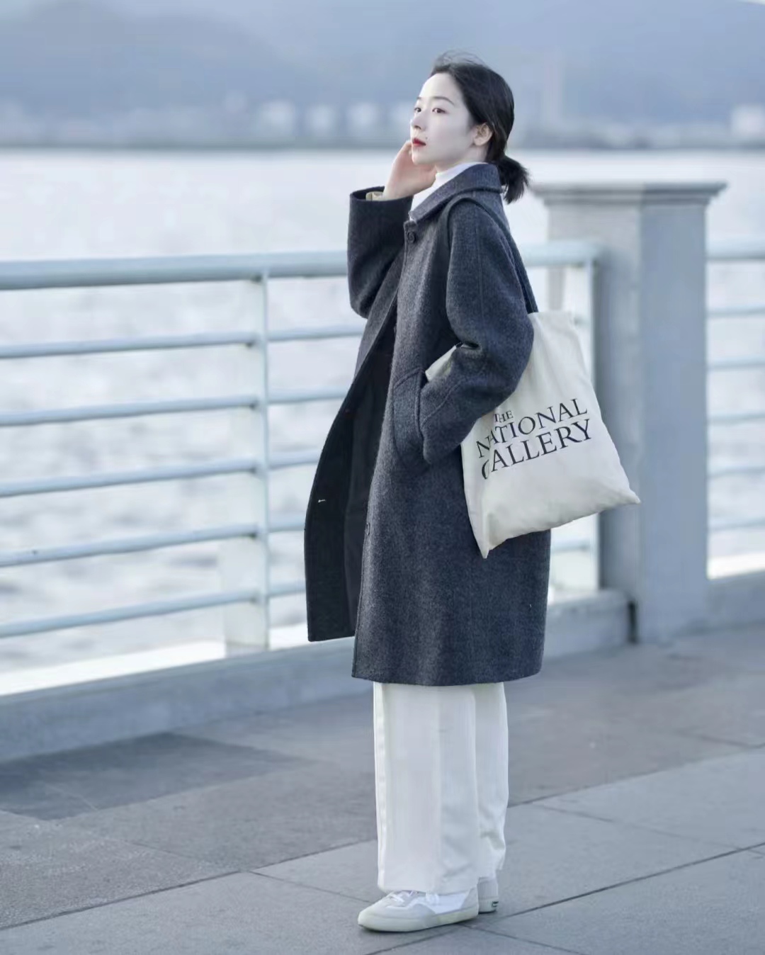 白色大衣里面搭配什么颜色显高级,17-20岁女气质大衣