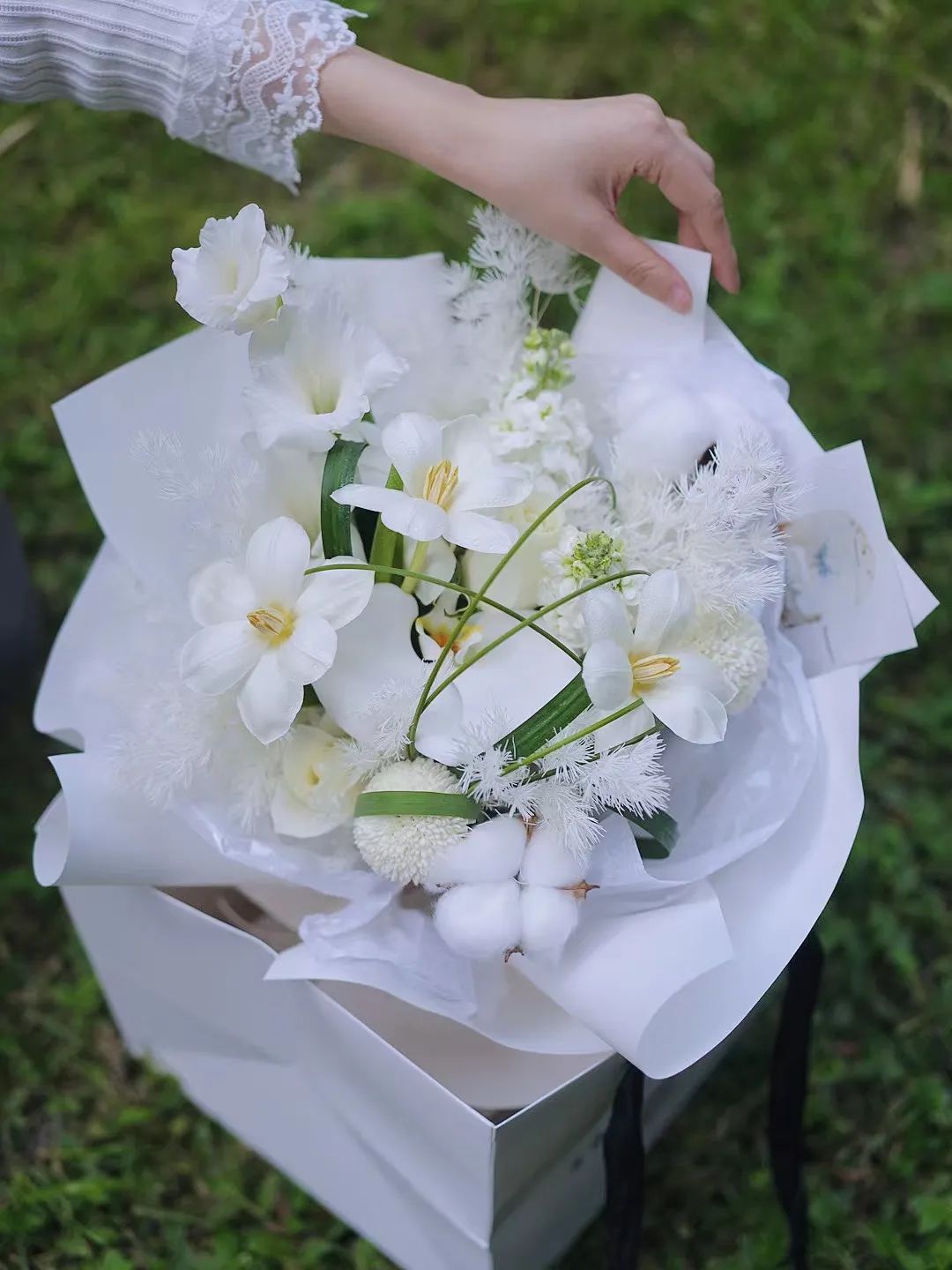 22岁，疫情下开62㎡花店，月营业额做到6万元，独特是他的标签