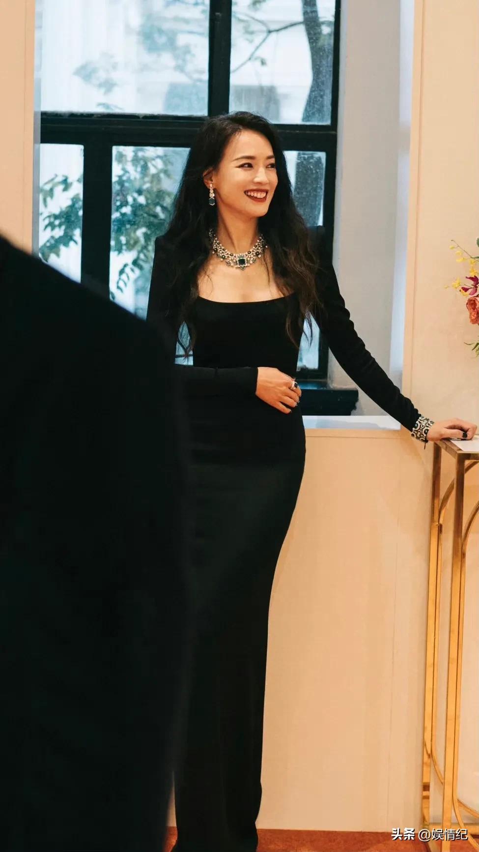 杨幂和赵丽颖最新杂志封面来比美,赵丽颖和杨幂谁拍的杂志多