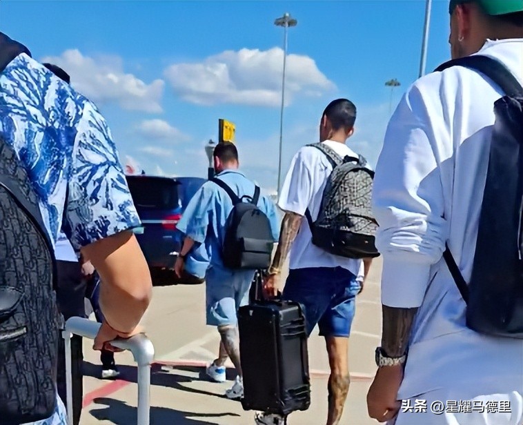 梅西乘私人飞机抵北京！开启个人第7次中国行，携4队友一身休闲装