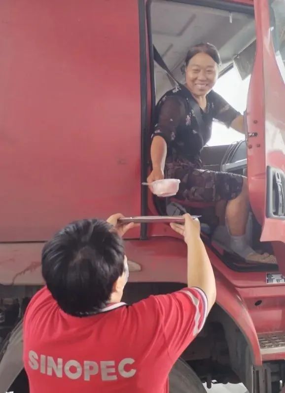 高温天,中国石化“爱心驿站”欢迎您来清凉一“夏”