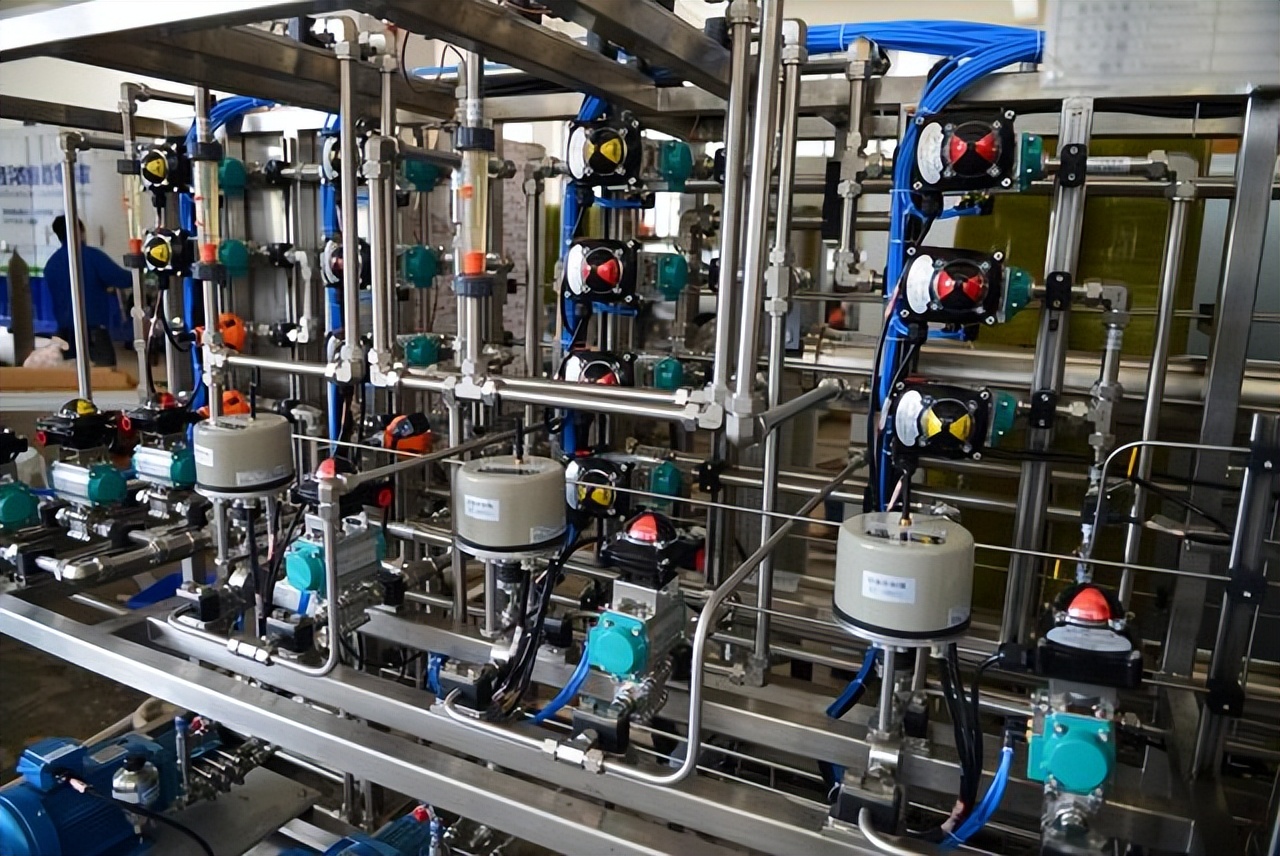 厦门富豪蒋林煜发家史：31岁创业，48岁公司上市，财富缩水40%