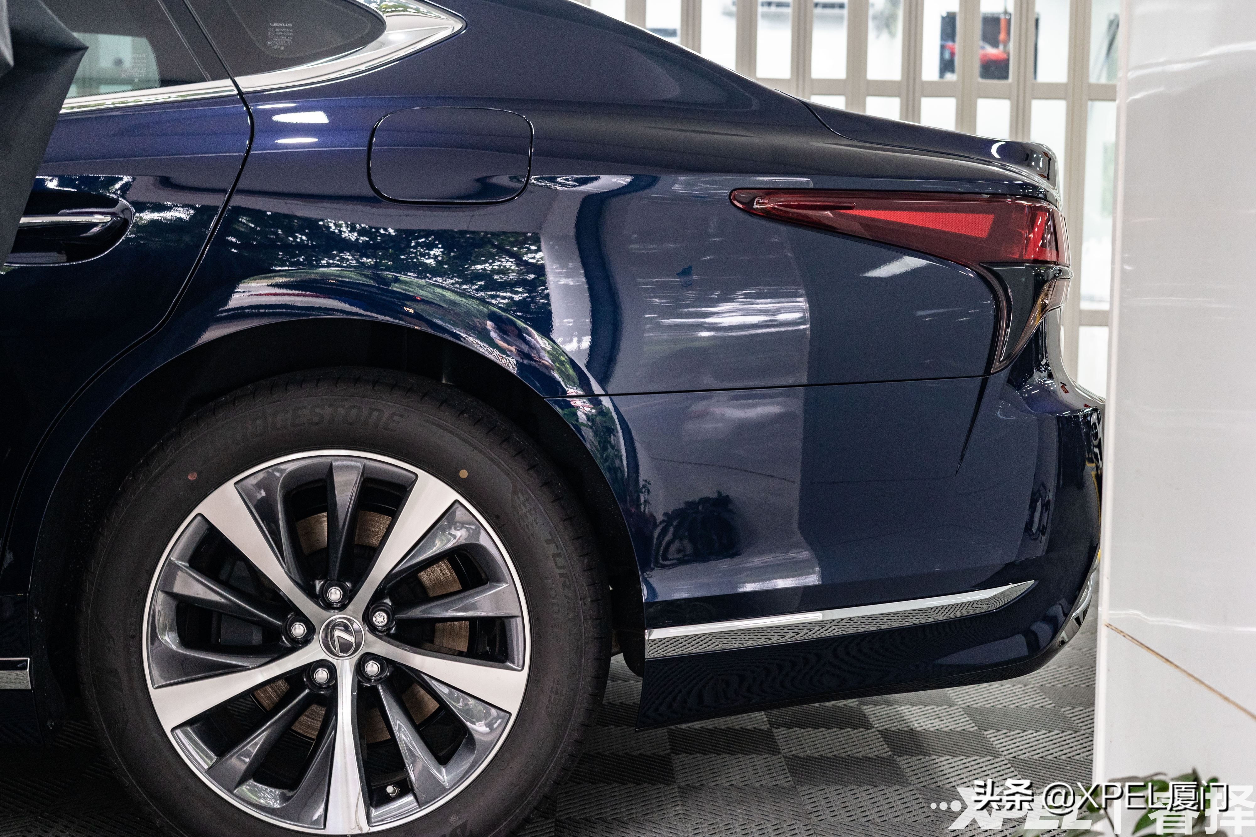 隐形车衣是用胶贴还是水贴,厦门xpel新车需要贴隐形车衣吗