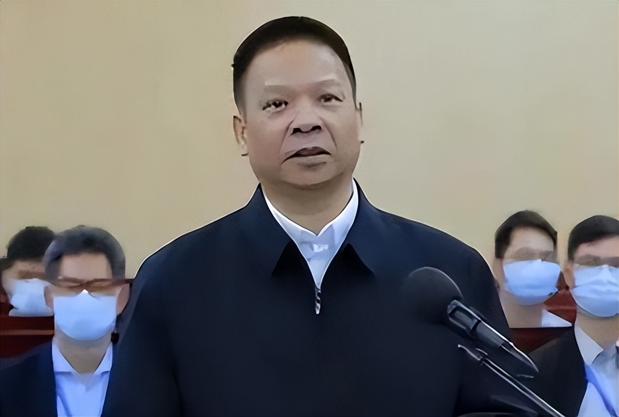 “绿帽贪官”许超凡：敛财4.8亿美元逃国，妻子却与国外人生下3子