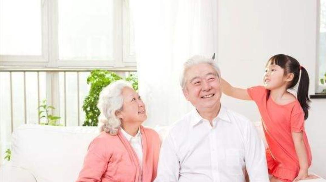 爷爷奶奶亲还是兄弟姐妹亲,姥姥姥爷亲还是外公外婆亲