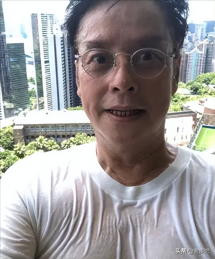 #72岁谭咏麟短短几天暴瘦14斤,73岁谭咏麟患病暴瘦后恢复圆润