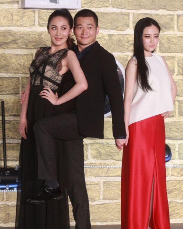 表面很正派的伪君子,表面正人君子实际上腹黑小说