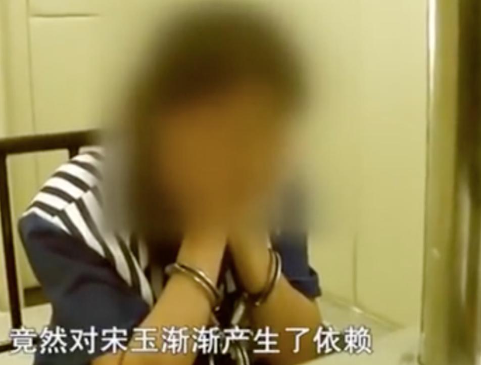 留守妇女出轨案被婆婆发现,女子婚内出轨被丈夫公公发现新闻