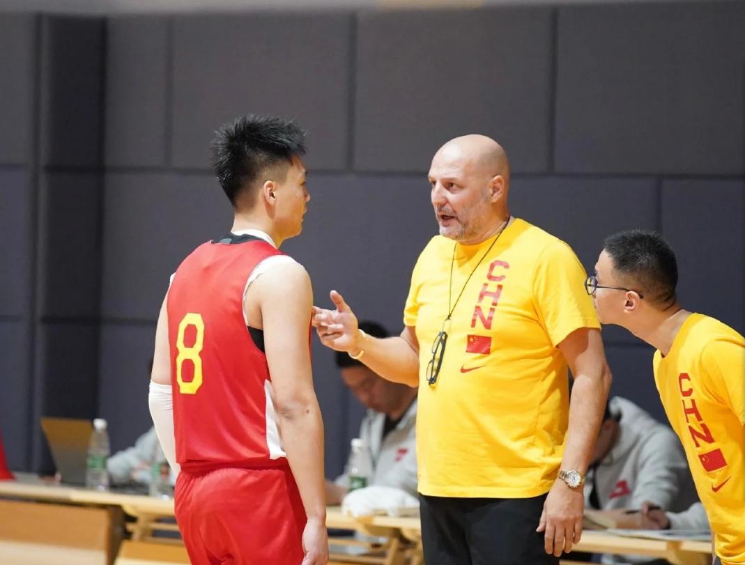 曾凡博防守周琦,广东队周琦交换曾凡博