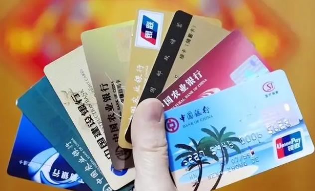 神秘男子买彩票中奖2100万,男子中彩票大奖第二天淡定去上班