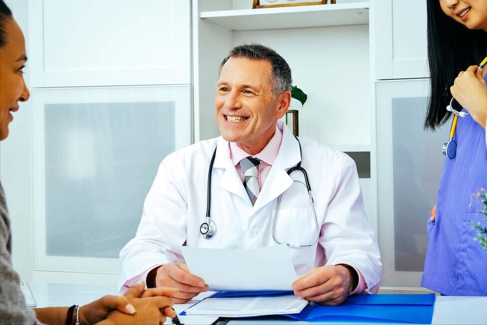 尿蛋白3+白蛋白正常怎么治疗,尿蛋白3+和尿蛋白2+哪个更严重