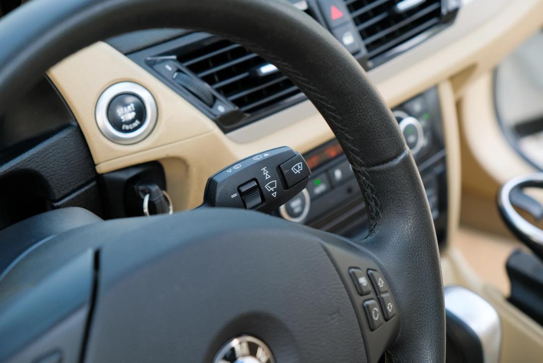 买宝马x1二手车1万左右,9万二手宝马x1m运动