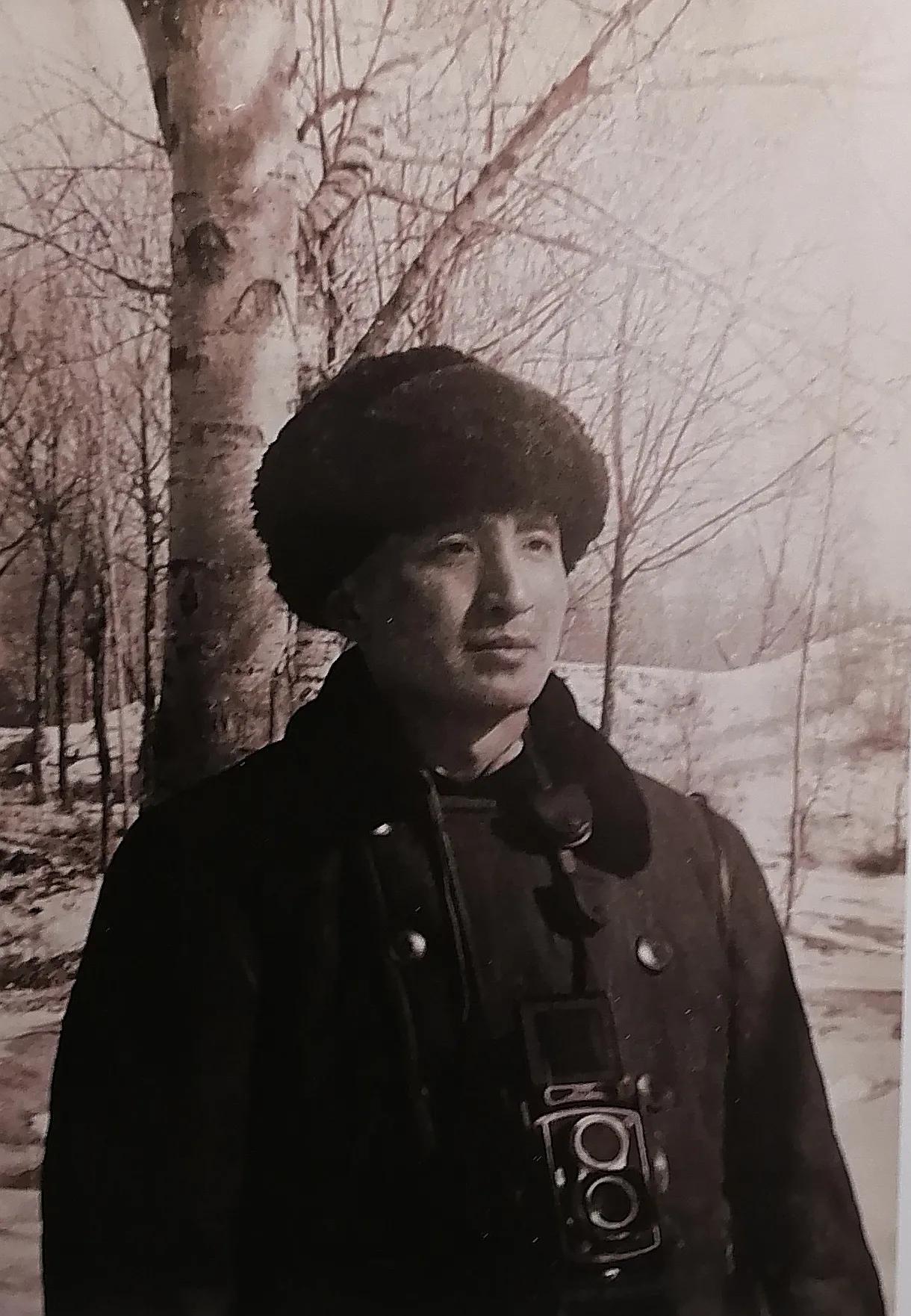 隐藏20年的油画家,著名油画家黄绍京