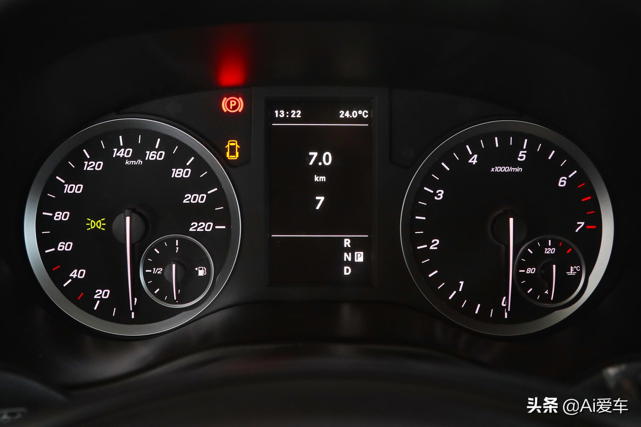 最便宜的奔驰自动挡二手车,2023款奔驰威霆7座原车内饰啥样的