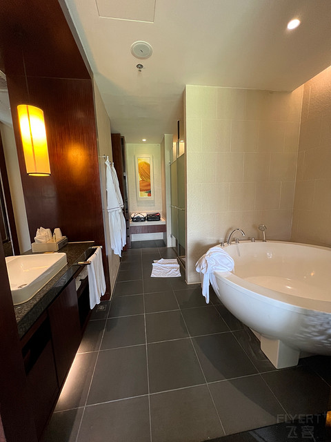 三亚万豪亚龙湾度假酒店入住,亚龙湾希尔顿度假酒店占地面积