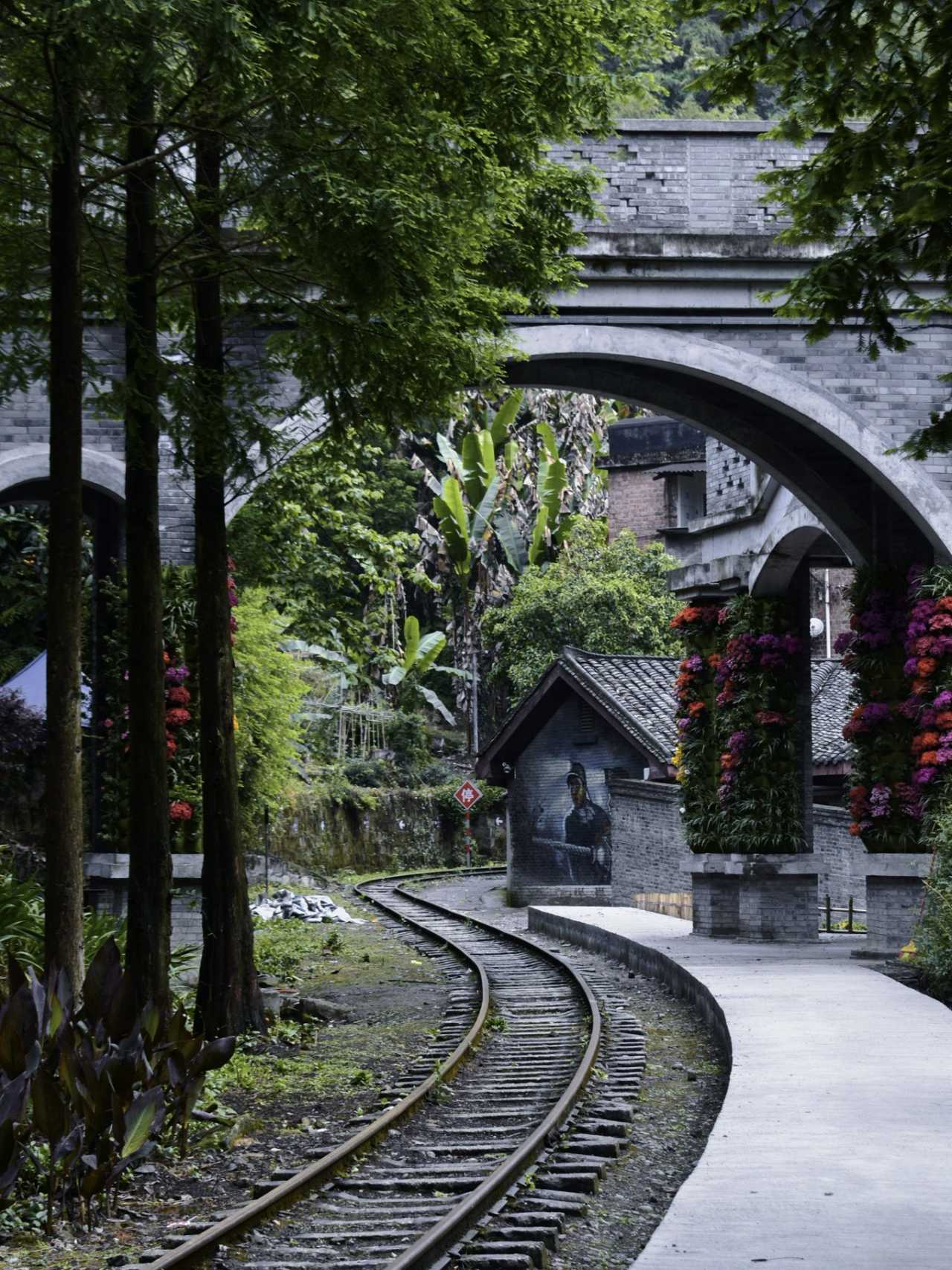 乐山异国风情打卡新去处,乐山游玩攻略及人文风情