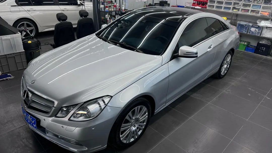 搞了辆“破烂不堪”的老款轿跑，进厂重造大翻新，满血复活变新车