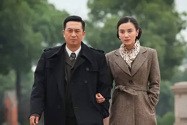 悬崖和潜伏谁拍得早,潜伏和悬崖哪部更经典