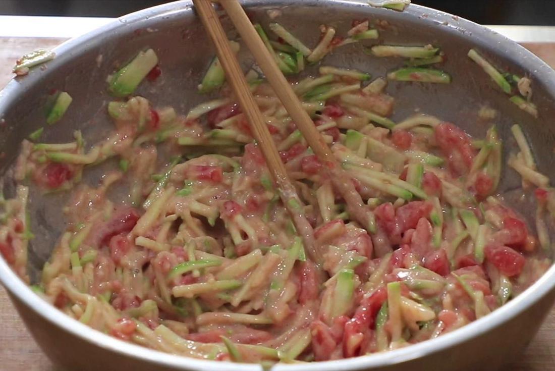 大豆含钙量多还是牛奶含钙量多,补充钙质和吃一点含钙高的食物