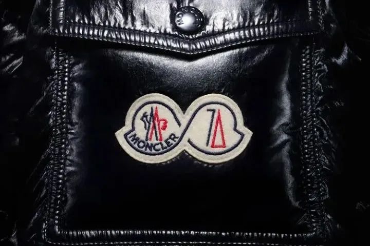 李宁“逐梦行”主题机场大秀展示秋冬新品​/Gap将裁减约500个职位