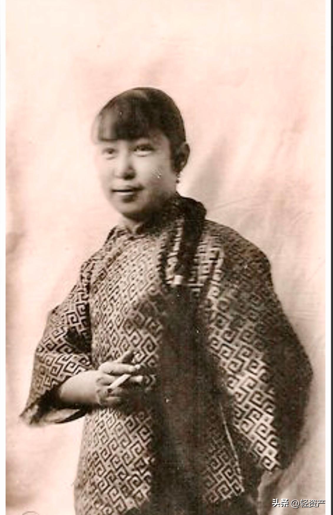 花楼女子媚态撩人，丰乳肥臀，30张真实影像惊艳时光