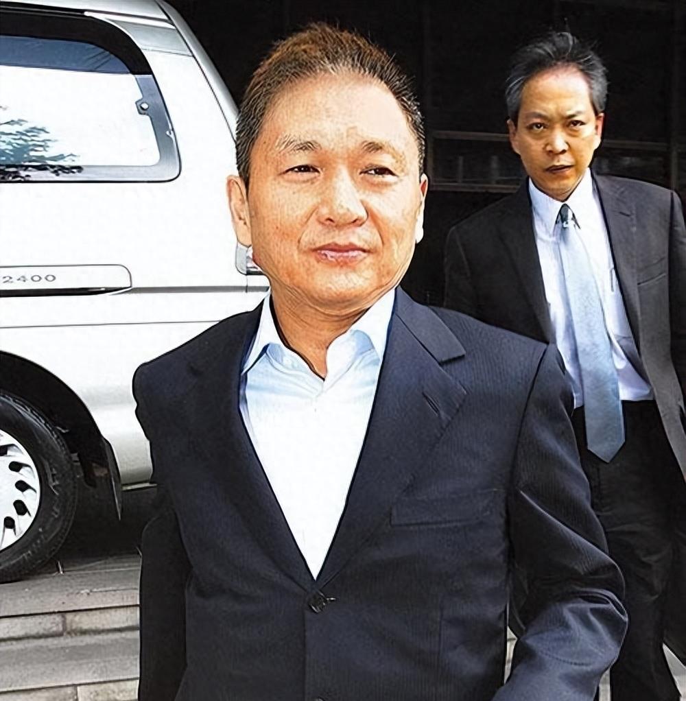 天下第一淫棍：设计玷污60位女艺人，被判入狱29年，仍飞扬跋扈