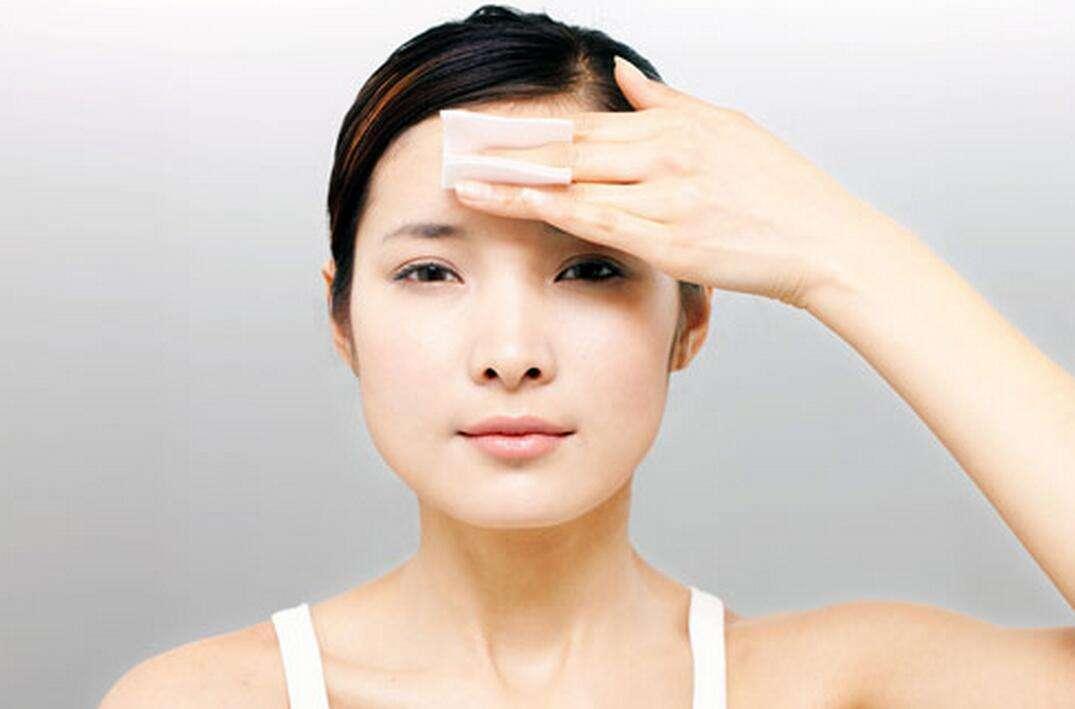 老年斑用红霉素软膏可以除掉吗,用红霉素眼药膏去除老年斑有效吗