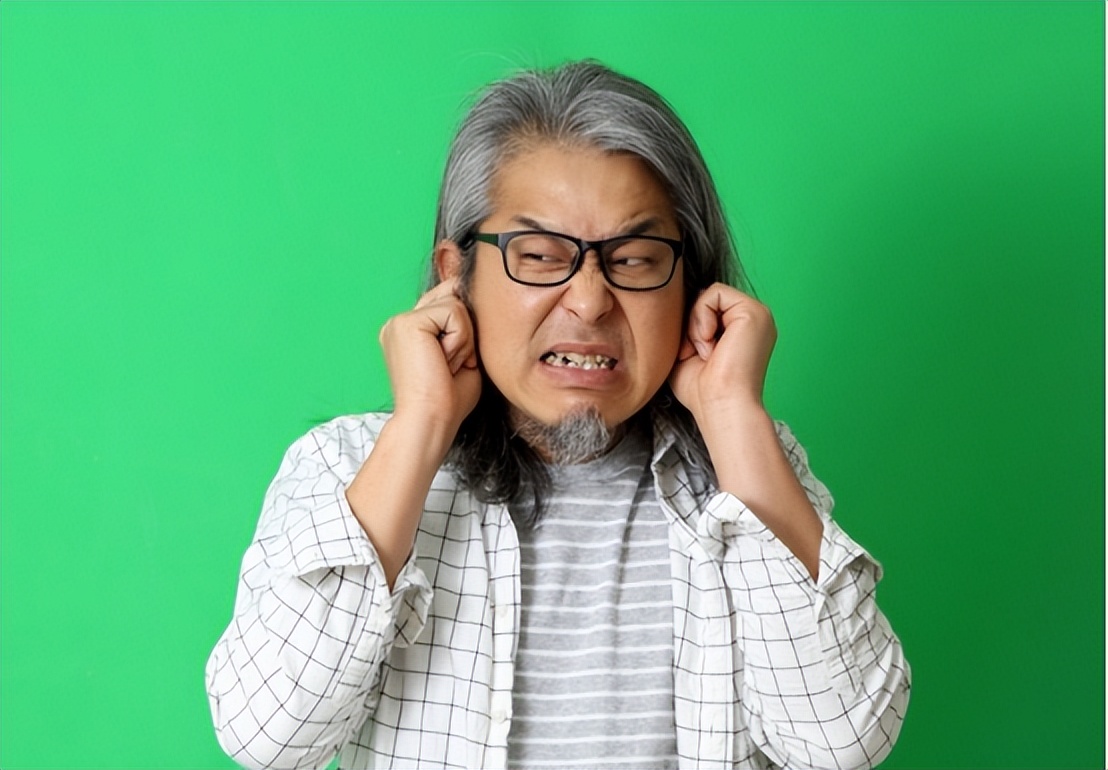 小时候耳朵流脓导致现在听力不好,耳朵痛流脓有什么药可以治好