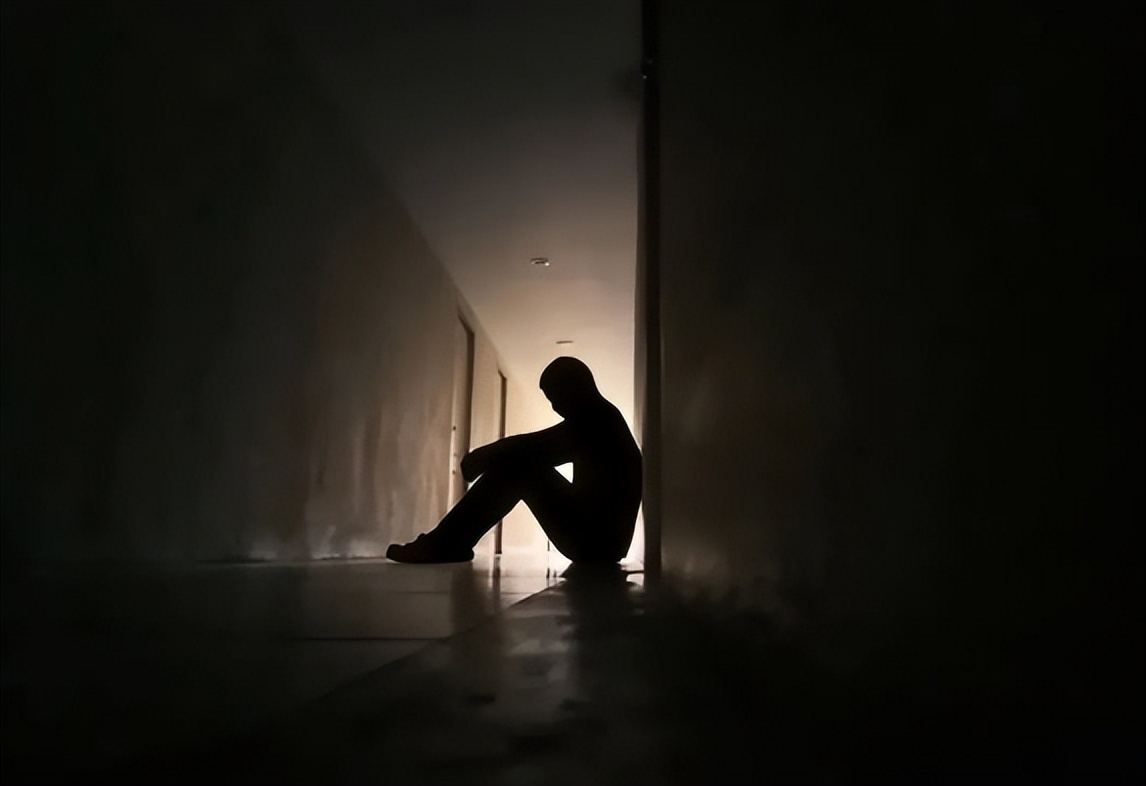 胡鑫宇自缢原因曝光，他几次呼救被忽略，青少年心理危机如何干预