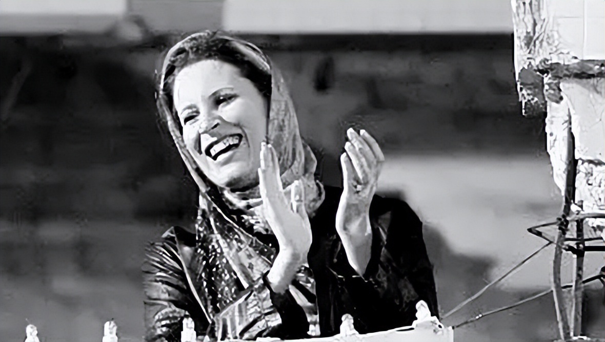 舞女曝光与卡扎菲三儿子情史：睡在一张床只接吻，其它什么也不做