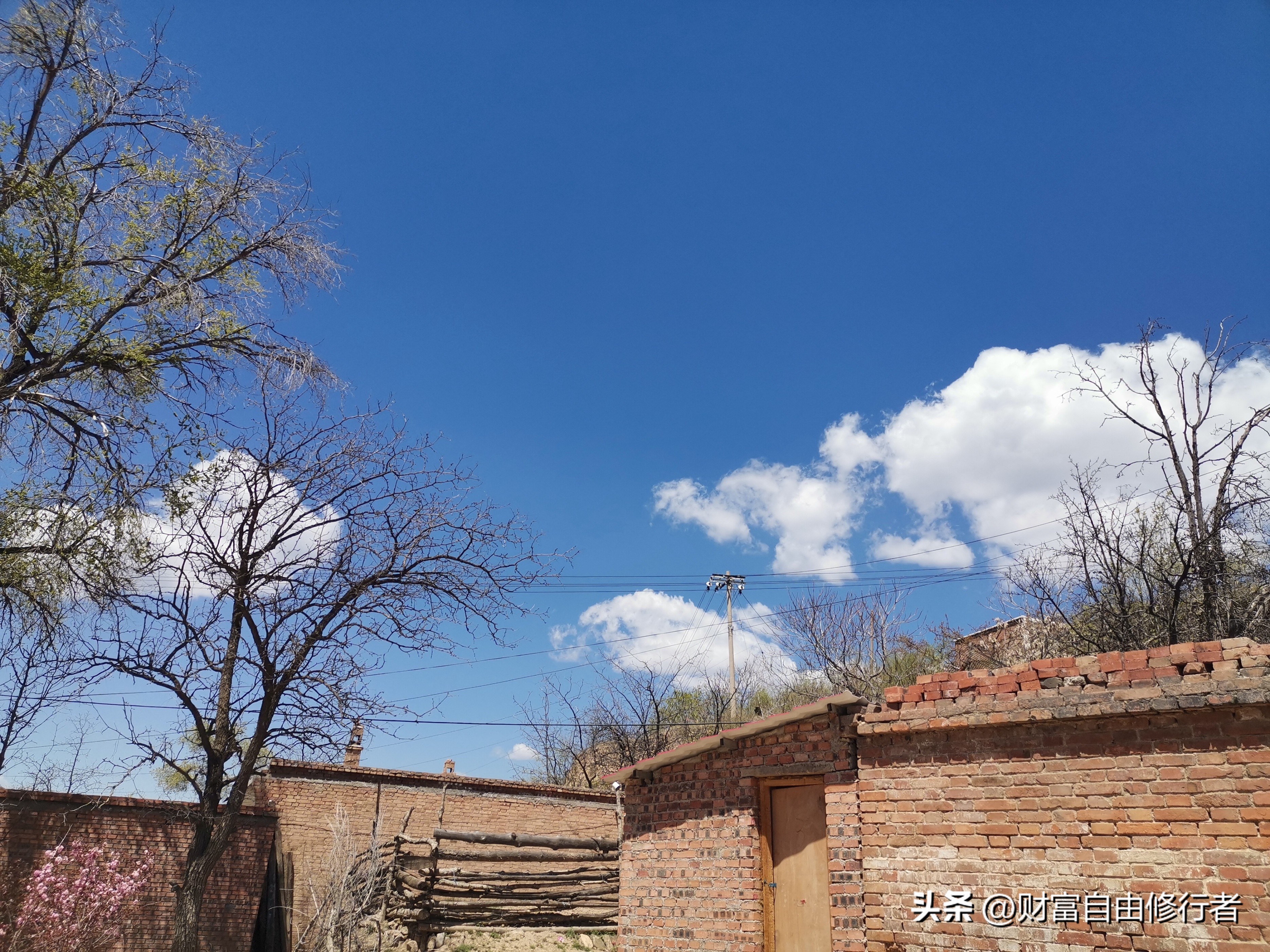 出身穷长大挣到钱后内心自卑,出身农村到城市读书