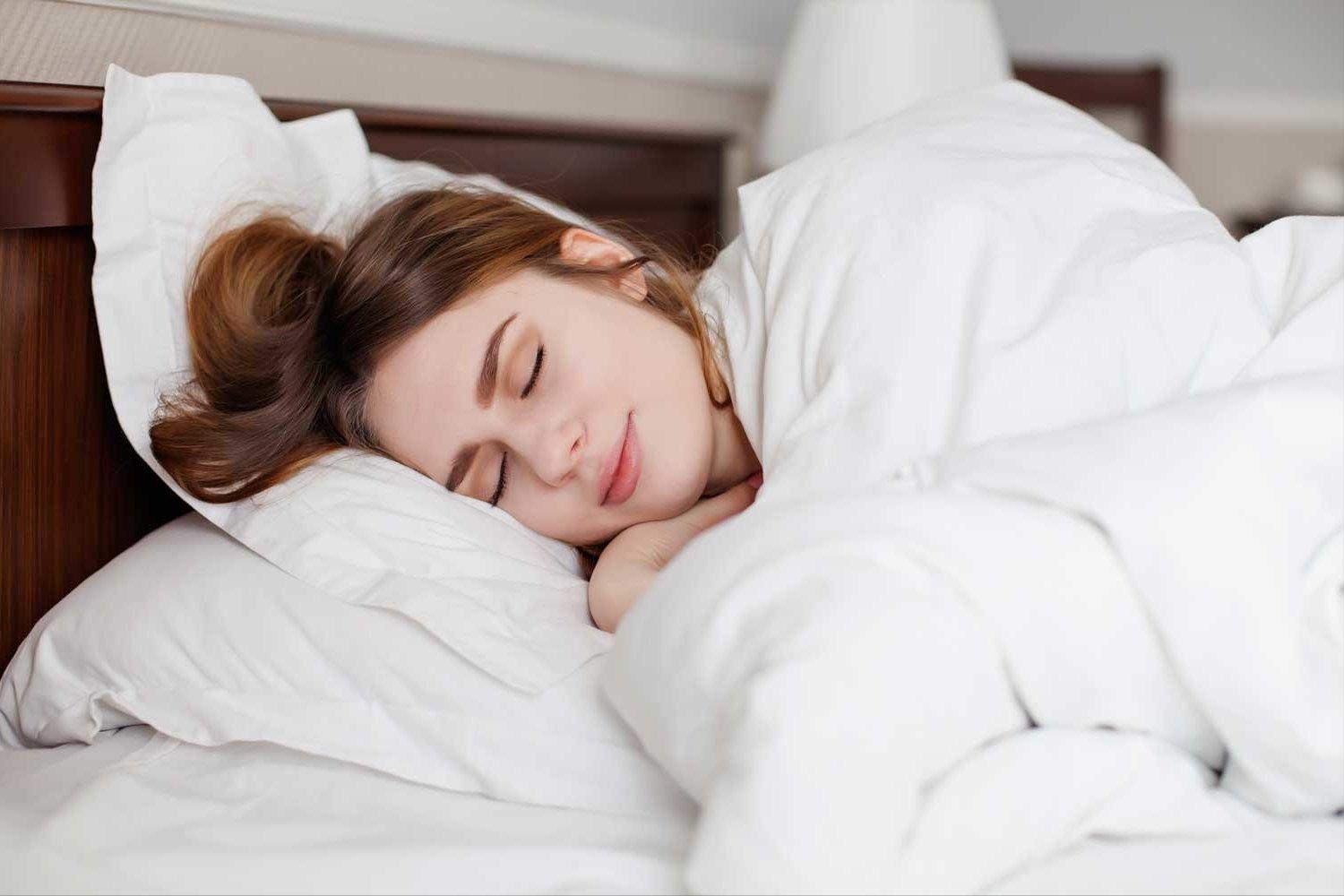 女性睡觉时“一丝不挂”，会赢得这4大好处，女生不要羞于了解