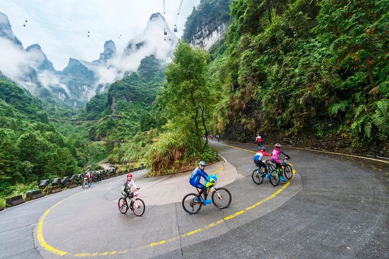 遨游中国小新闯天门山,张家界之旅天门山留影