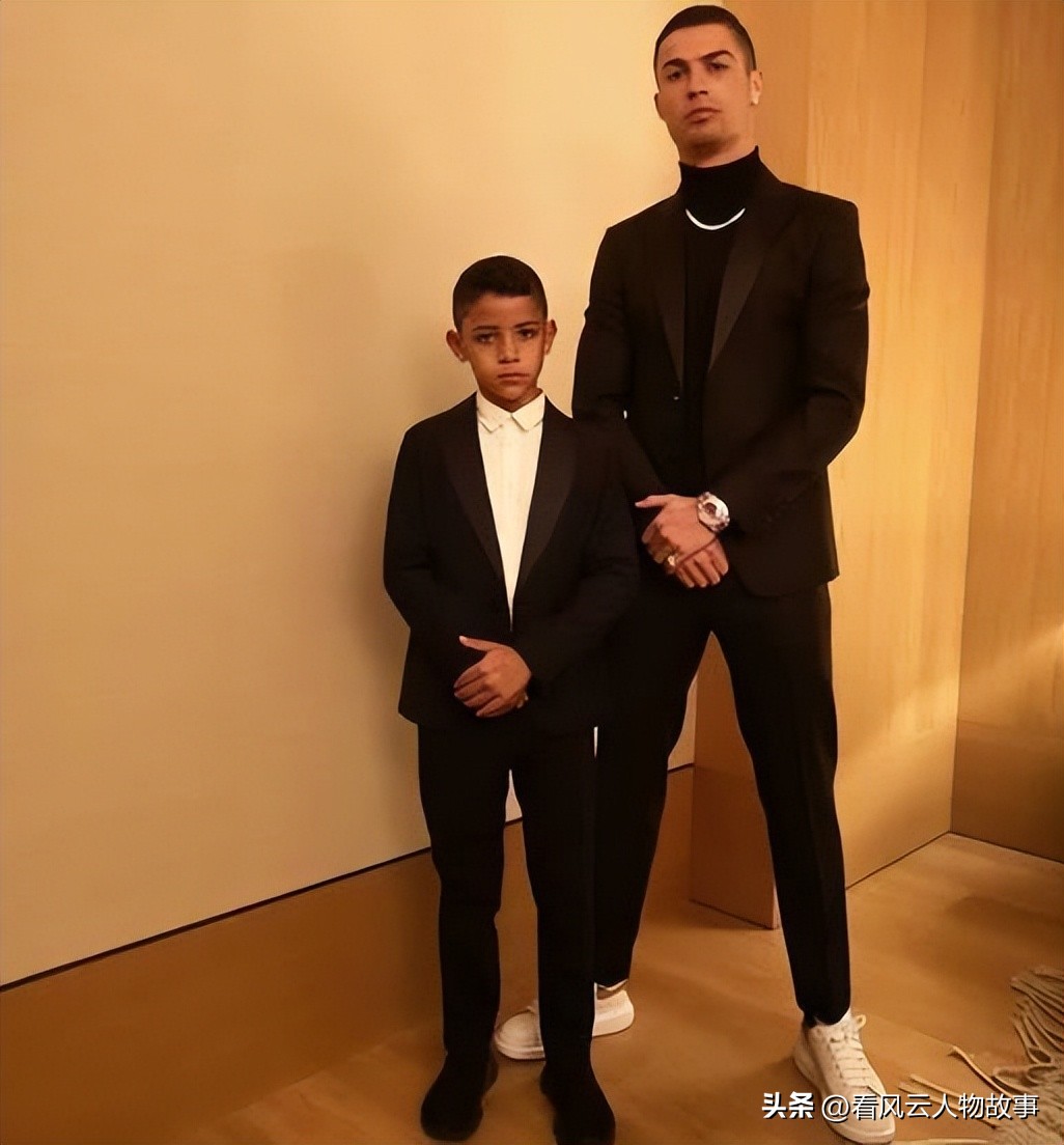 C罗14年奋斗看巨星生活有多爽：粉丝4.8亿资产超40亿女友个个火辣