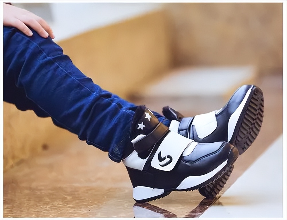 学校学生喜欢攀比鞋子,攀比鞋子的初中生怎么改变