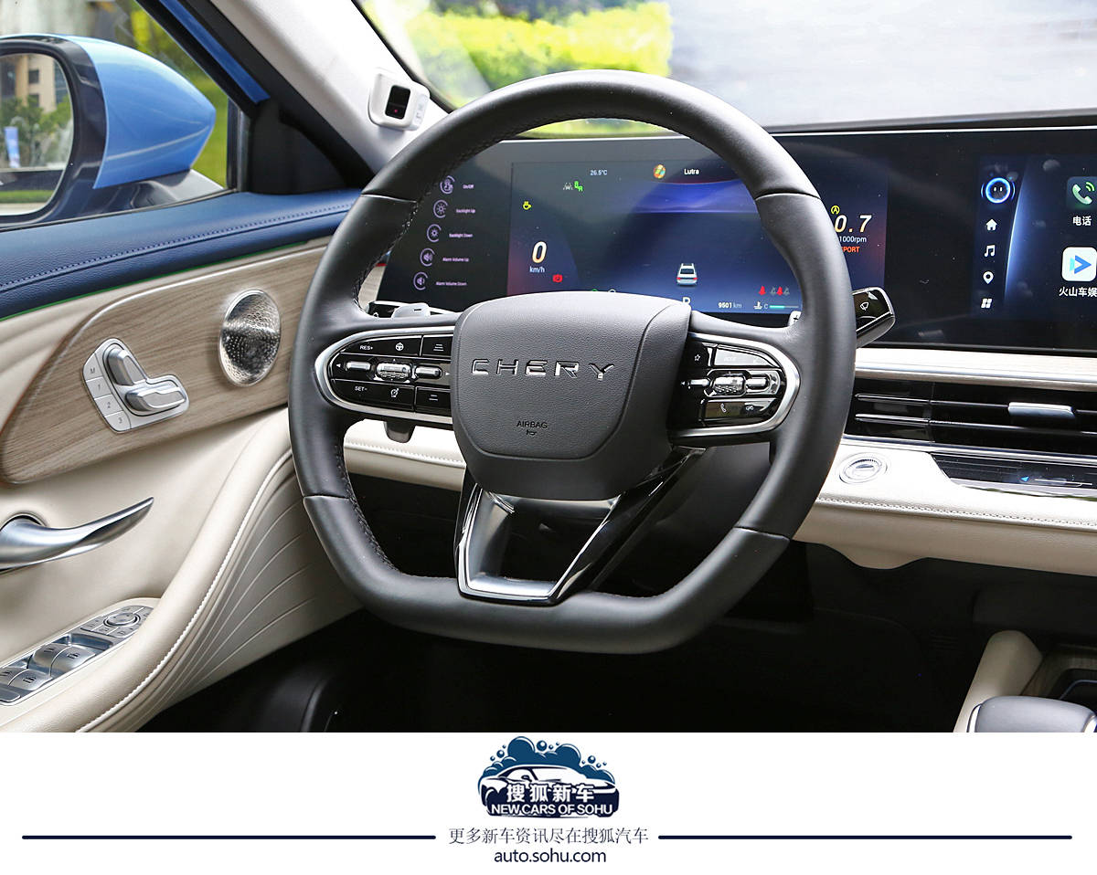 奇瑞艾瑞泽8对比长安uni-v,奇瑞艾瑞泽82.0t试驾