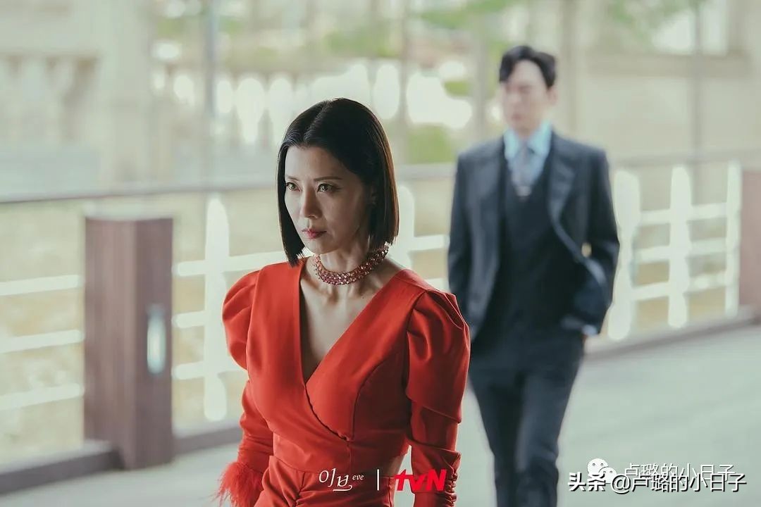 小三复仇勾搭总统女婿，除剧情，女主财阀级别的穿搭也值得一看