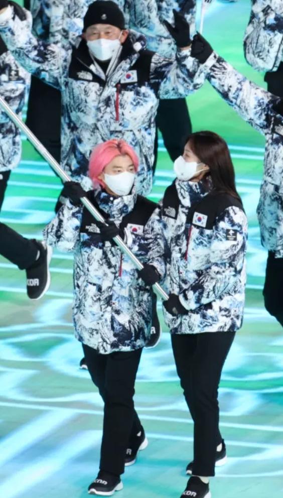 冬奥会开幕式羽绒服火出圈,冬奥会开幕式羽绒服大比拼