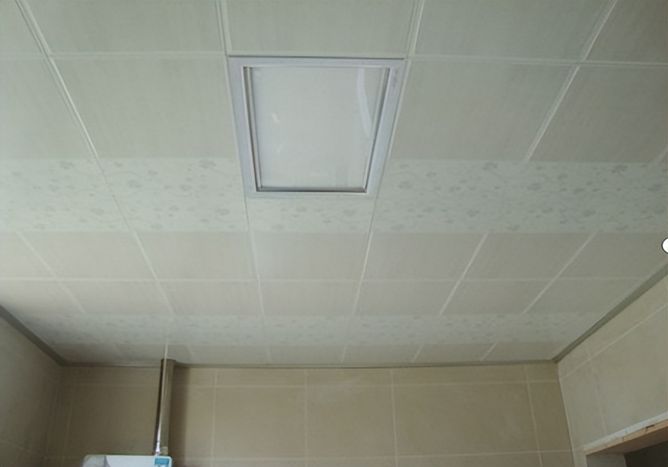 卫生间吊顶处漏水怎么处理,卫生间白天不漏水晚上漏水严重