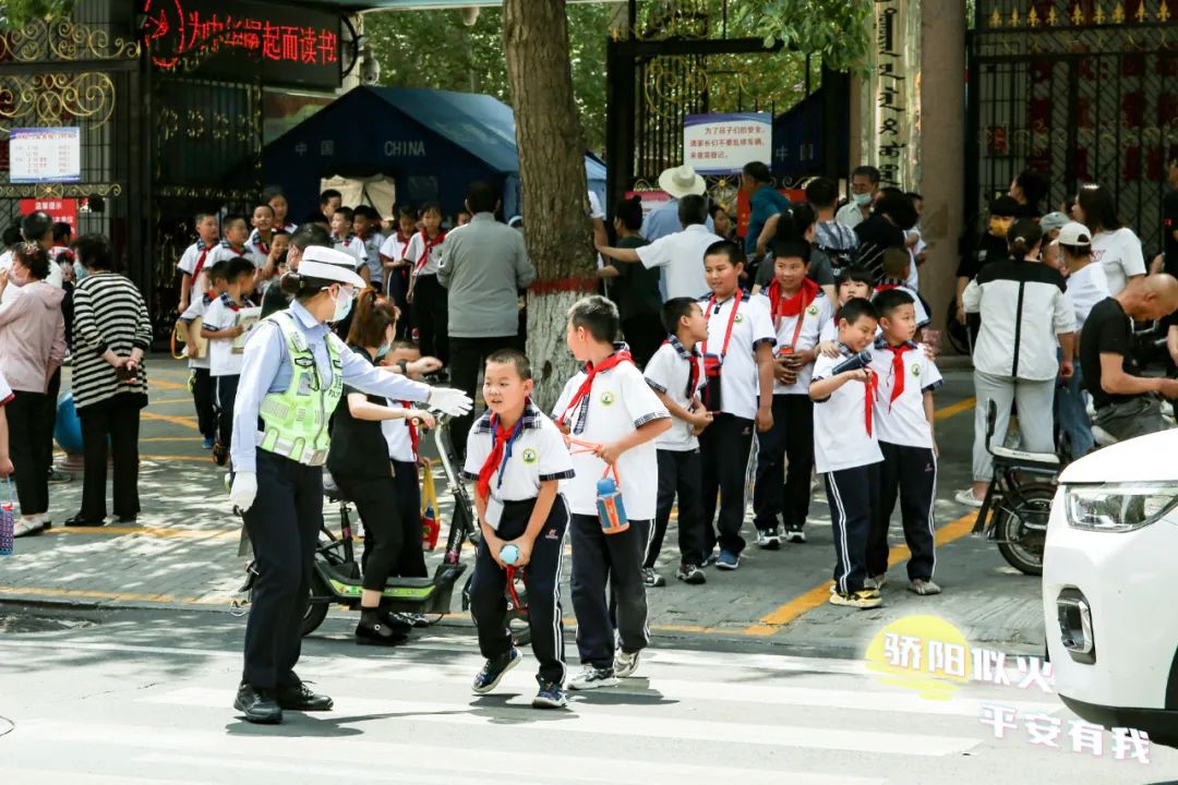 致敬高温下的守护,致敬烈日下的守卫人