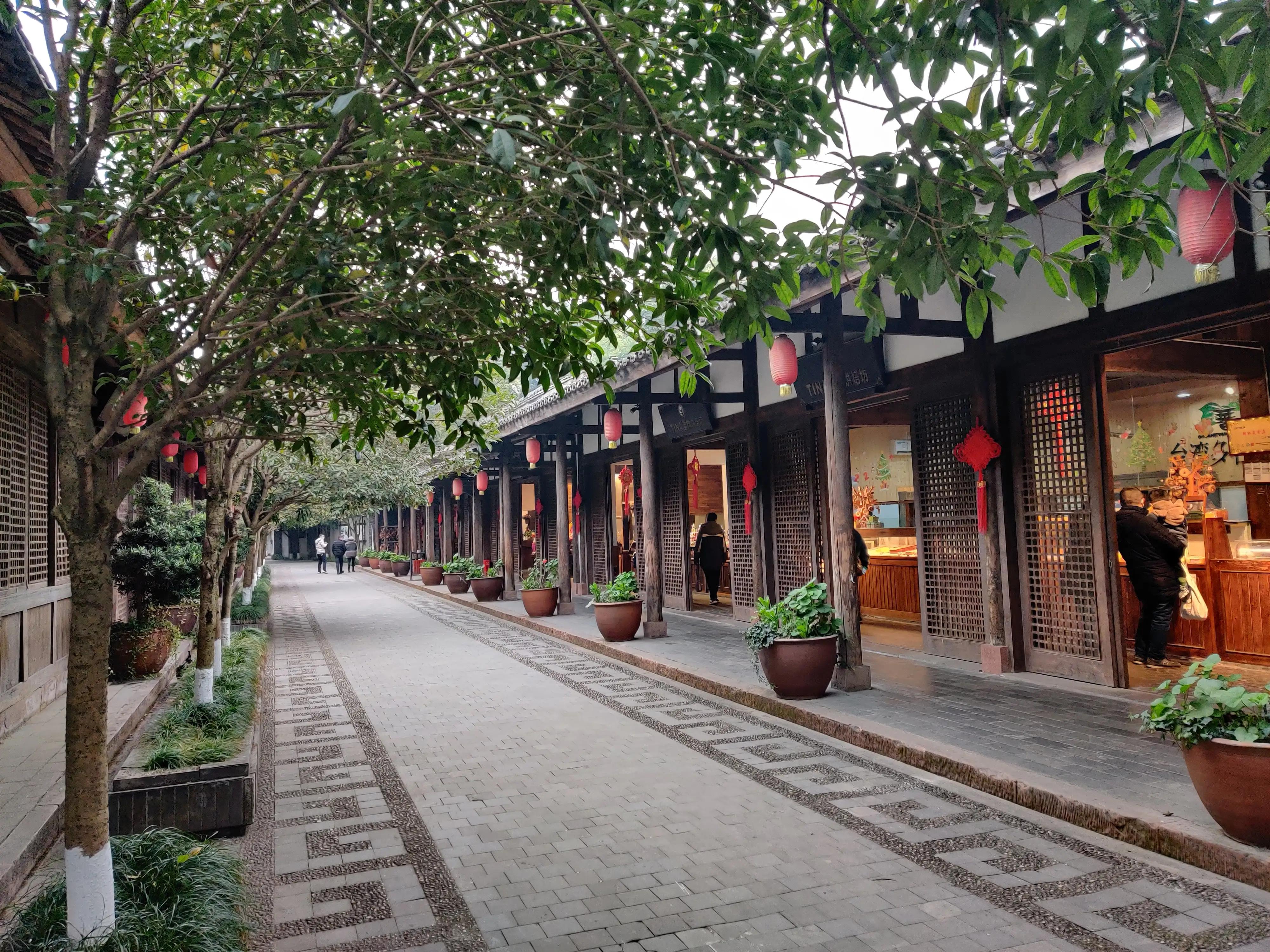 美味柴火鸡铁锅炖,美味柴火鸡汤