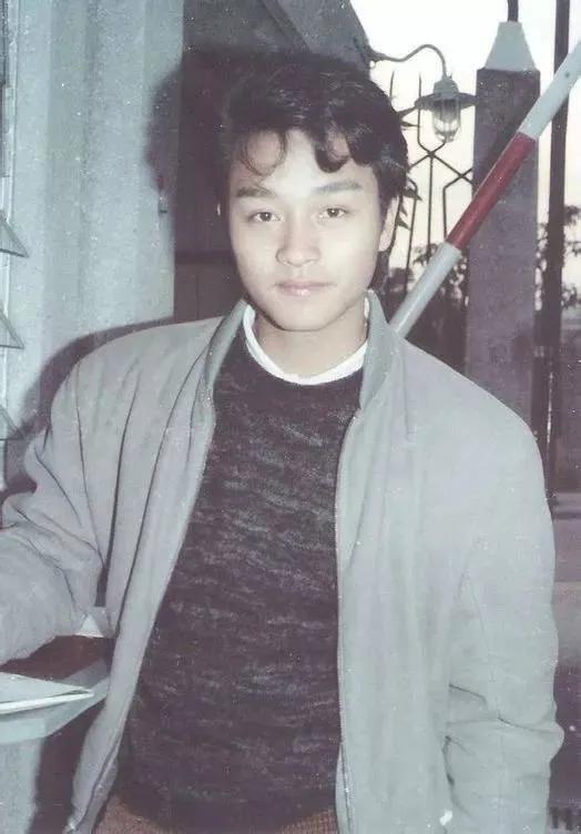 为什么只有张国荣被叫做天皇巨星,张国荣陨落的传奇人生