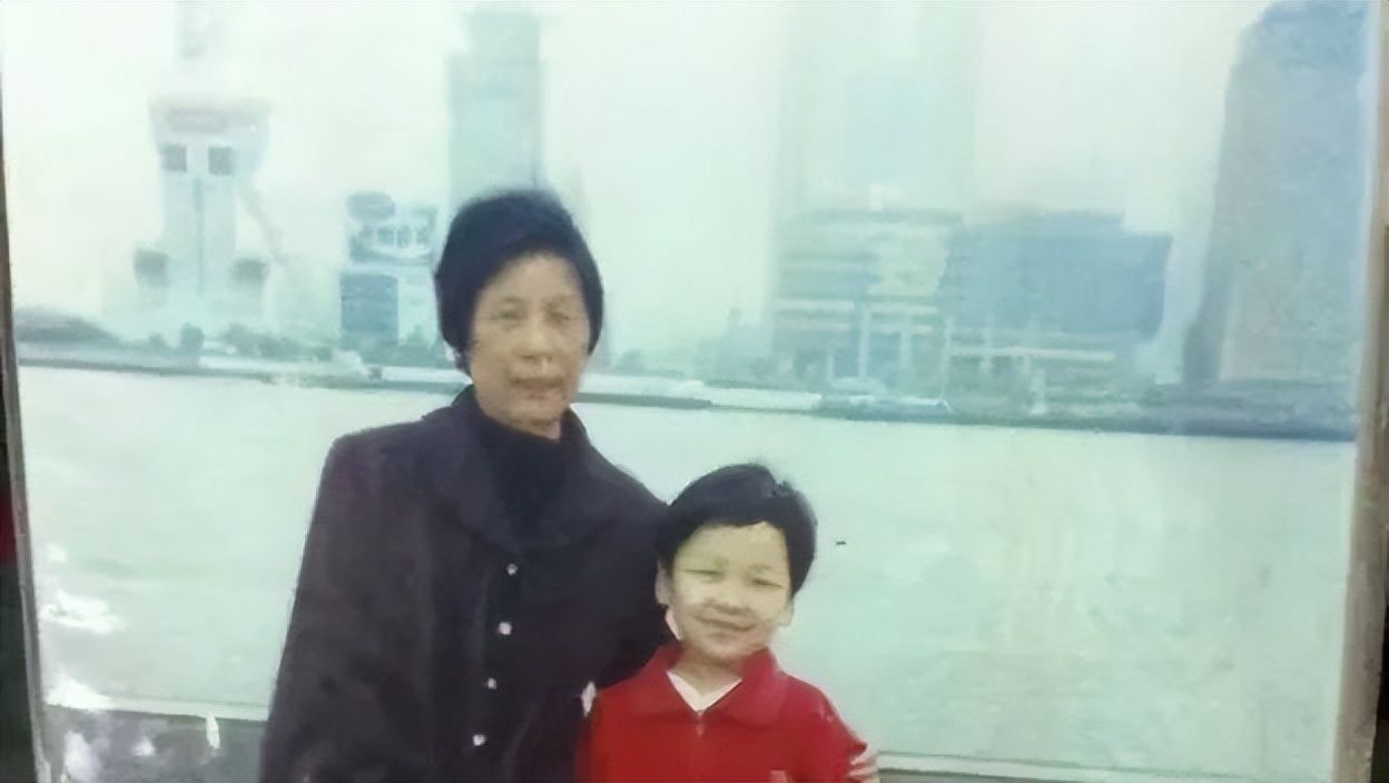 上海女大学生教人怎么坐高铁,上海女大学生教你坐高铁