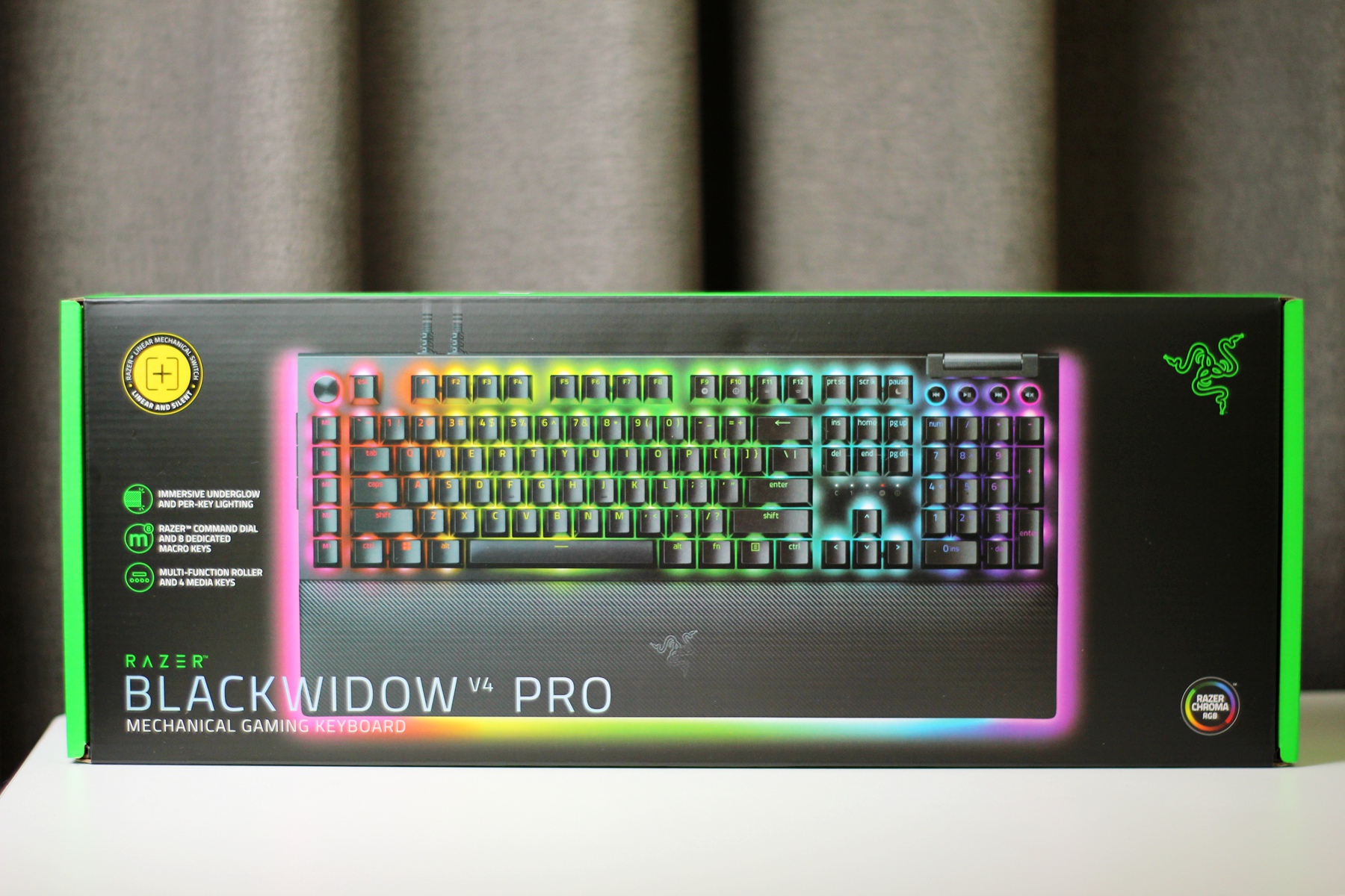 雷蛇黑寡妇蜘蛛幻彩版键盘测评,雷蛇键盘黑寡妇v4专业版测评