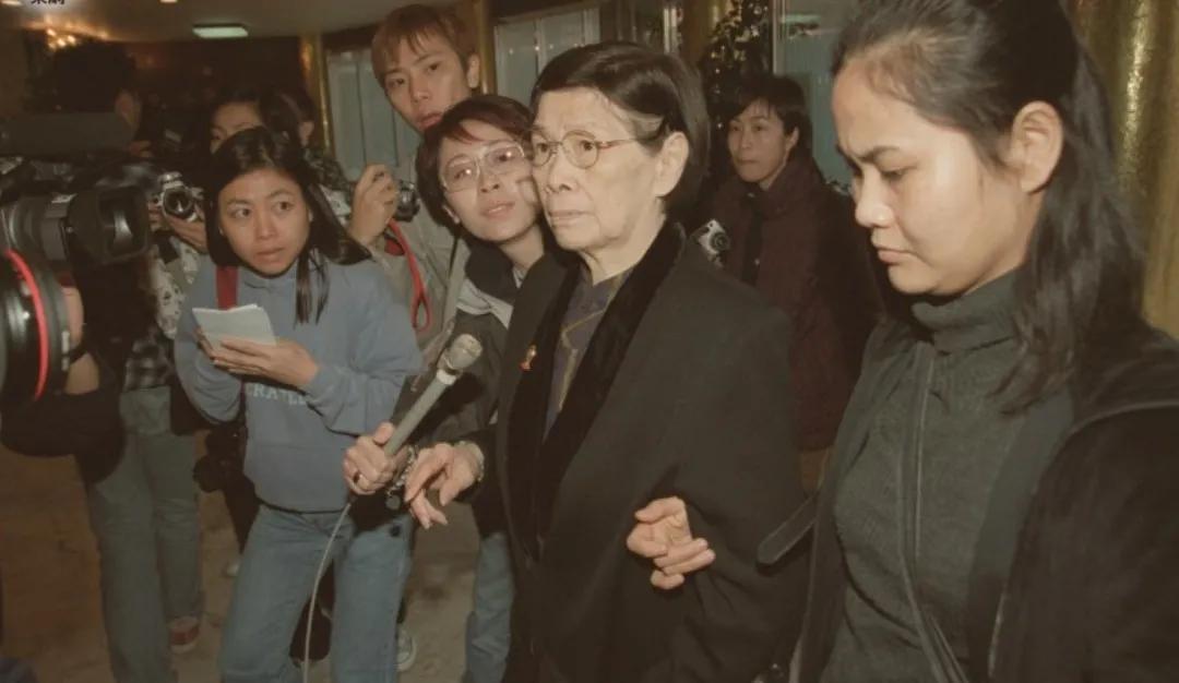 梅艳芳怎么走出失恋,梅艳芳漫步人生路