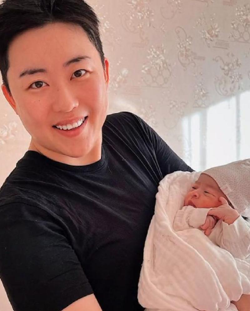 50万买精子生五国混血儿,29岁长春女子生下五国混血